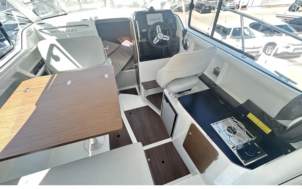 slider 12 Beneteau Antares 8