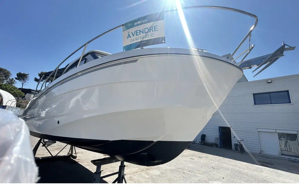slider 3 Beneteau Antares 8