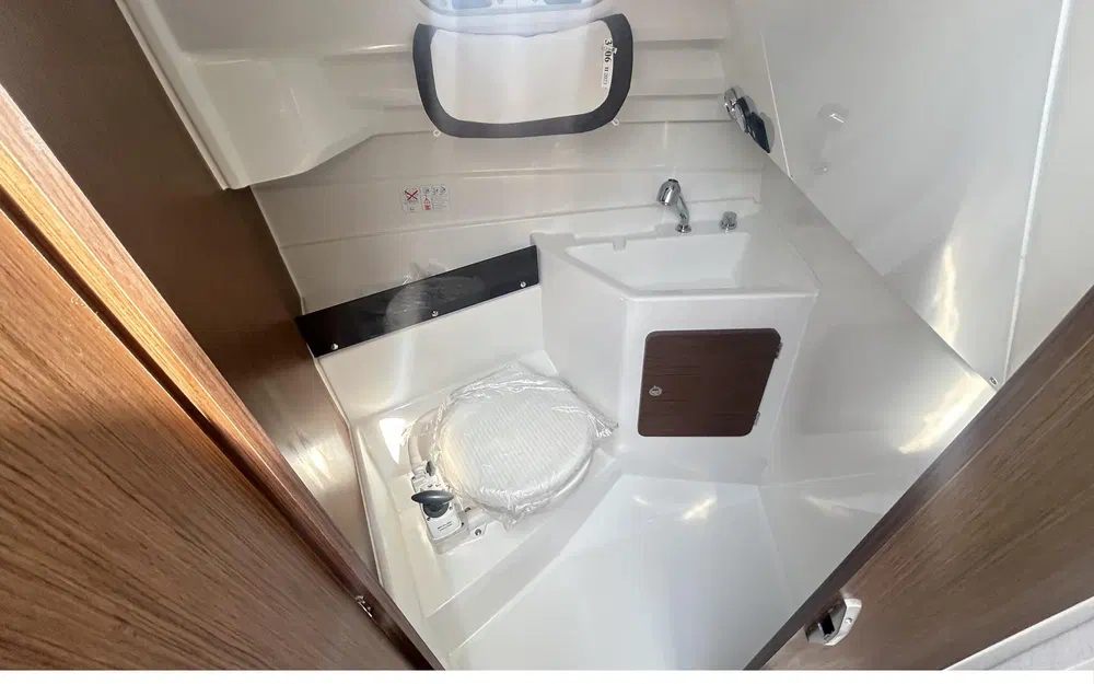 slider 6 Beneteau Antares 8