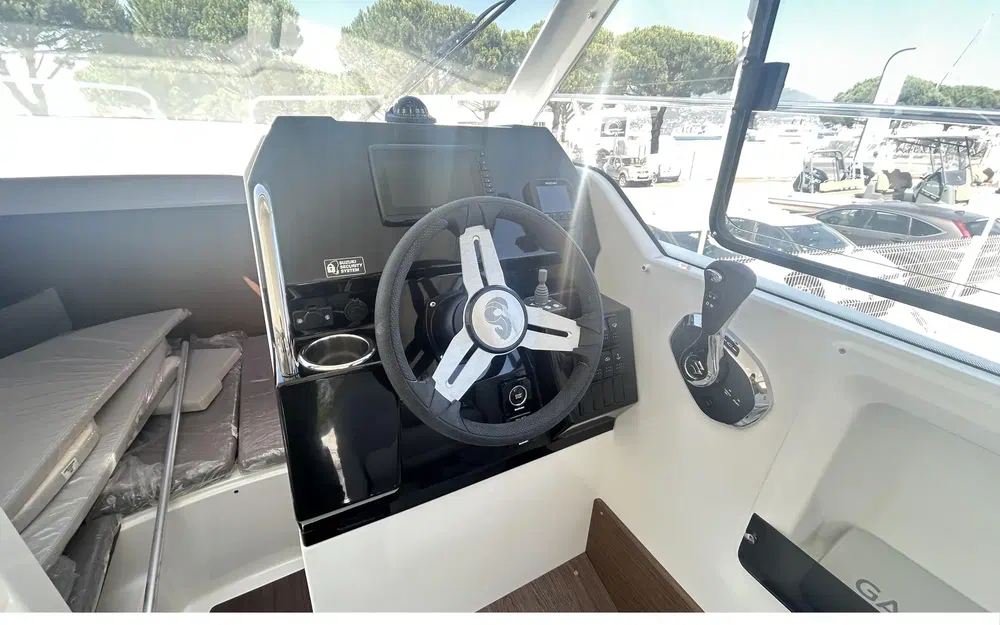 slider 7 Beneteau Antares 8
