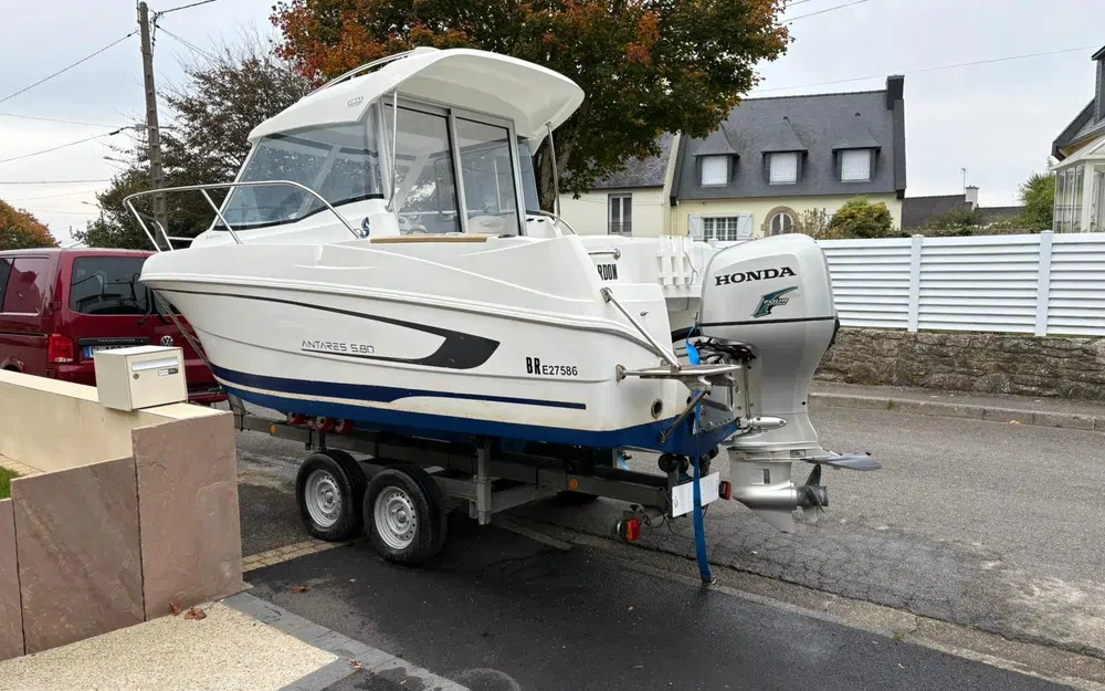 slider 3 Beneteau Antares 580 HB