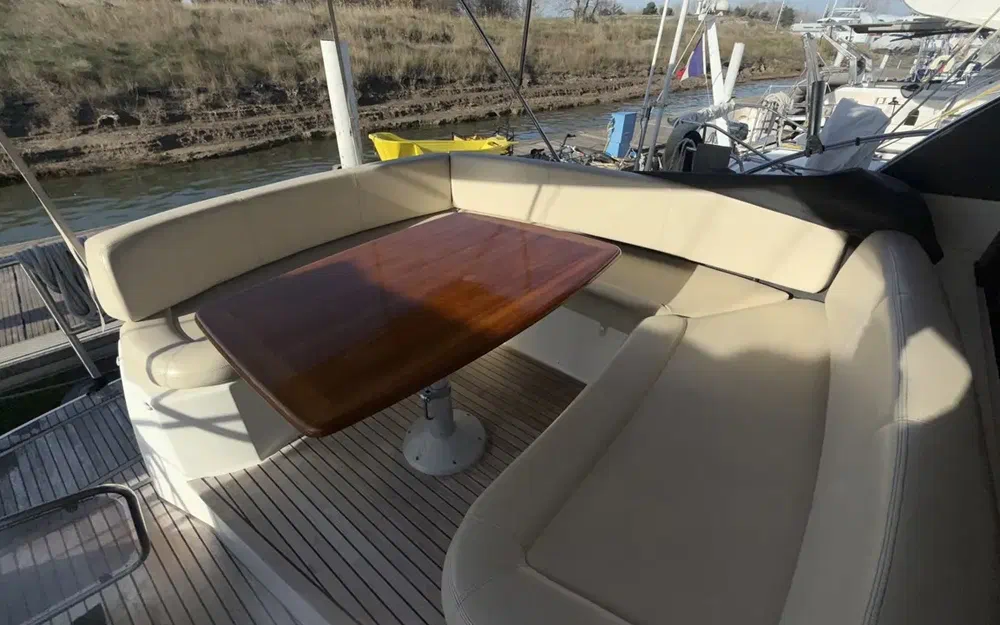 slider 10 Jeanneau Prestige 42