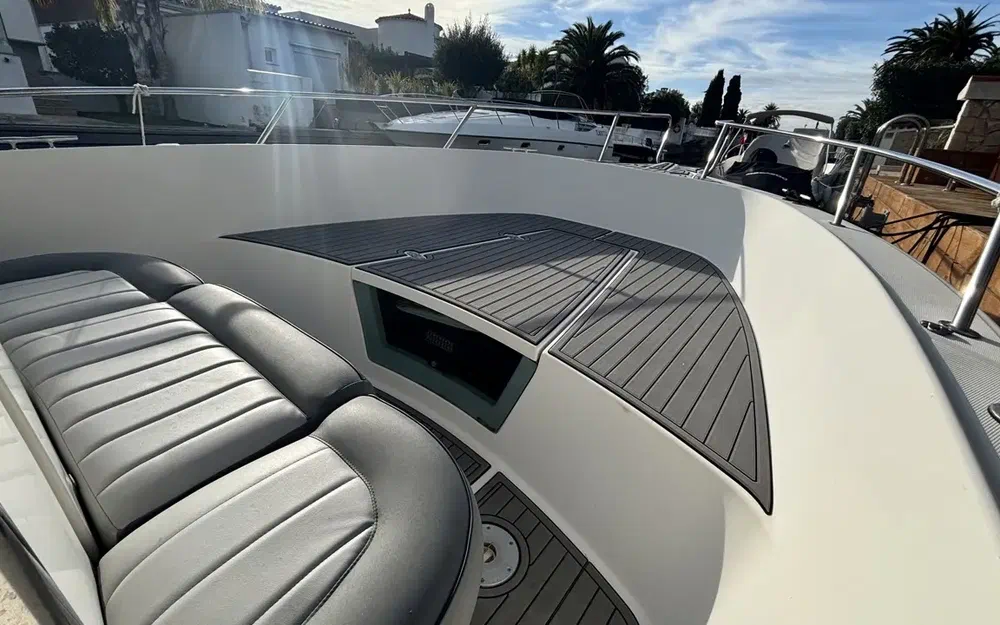 slider 10 Kelt White Shark