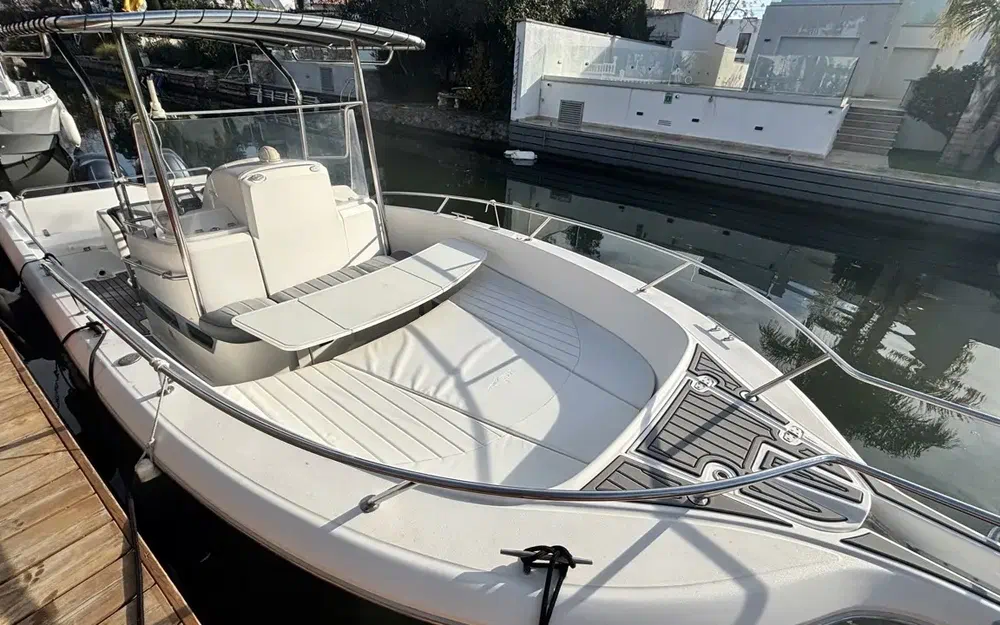 slider 12 Kelt White Shark