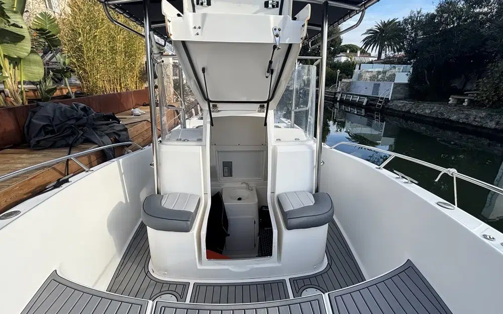 slider 14 Kelt White Shark