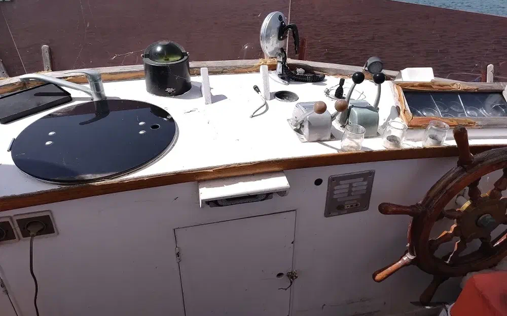 slider 21 Grand Banks 42 Europa