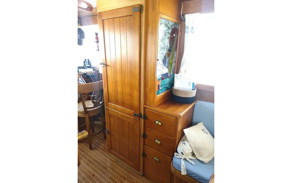 slider 29 Grand Banks 42 Europa