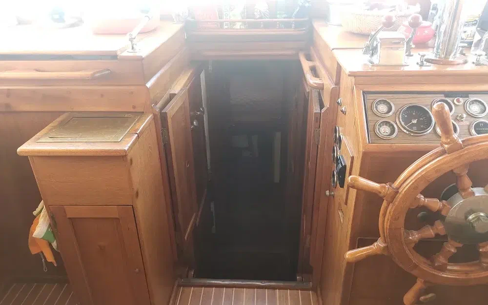 slider 34 Grand Banks 42 Europa