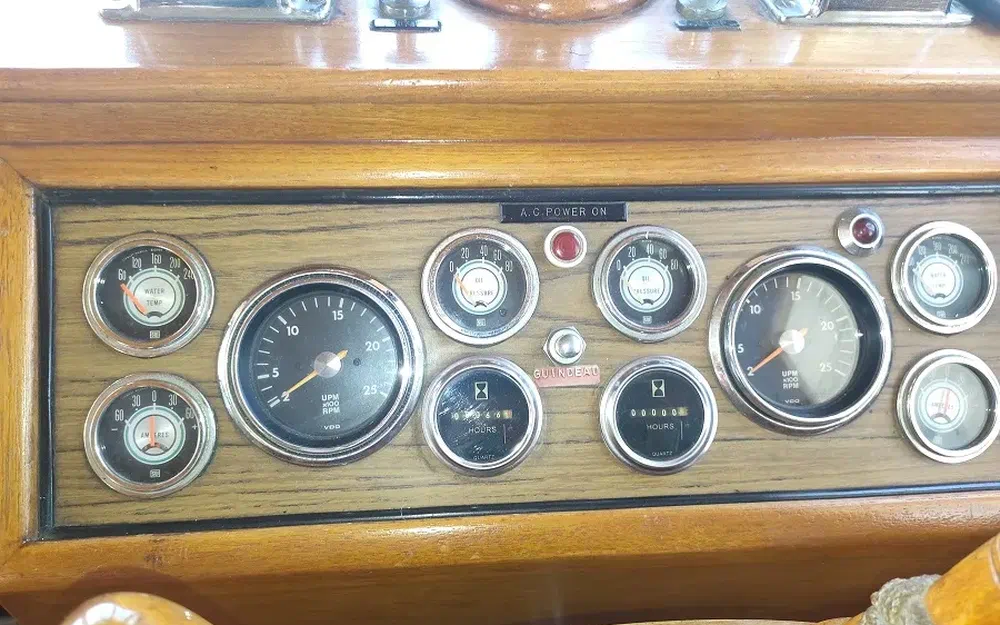 slider 38 Grand Banks 42 Europa