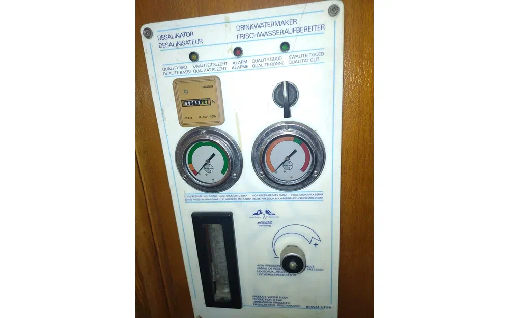 slider 43 Grand Banks 42 Europa