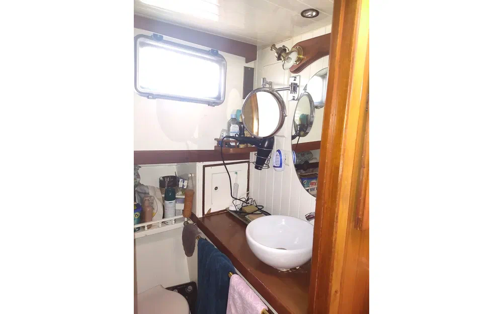 slider 61 Grand Banks 42 Europa