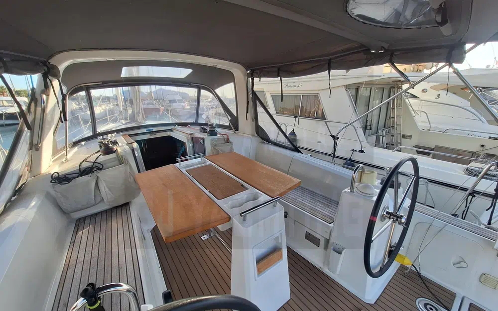 slider 4 Beneteau Oceanis 35.1