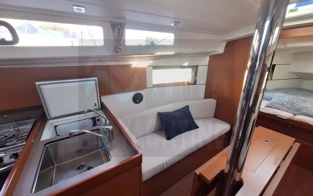slider 8 Beneteau Oceanis 35.1
