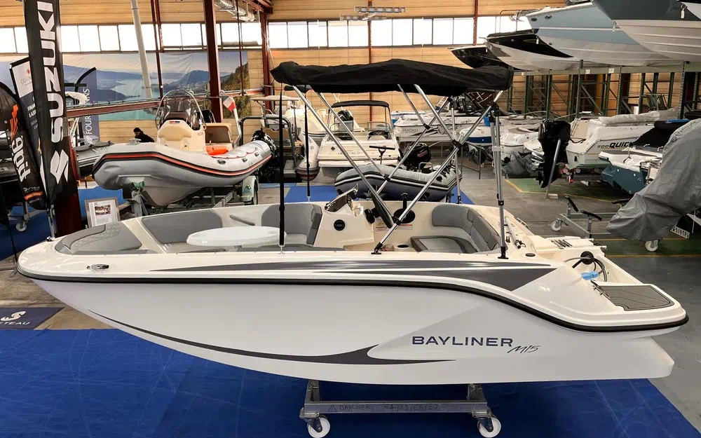 slider 0 Bayliner Element M15