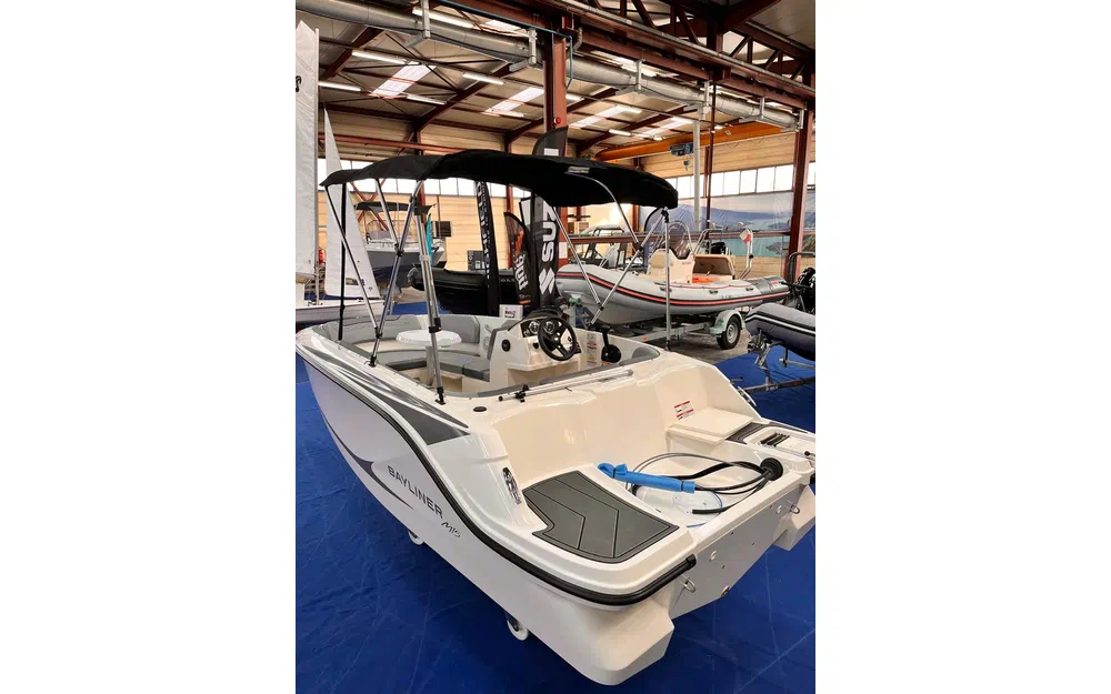 slider 1 Bayliner Element M15