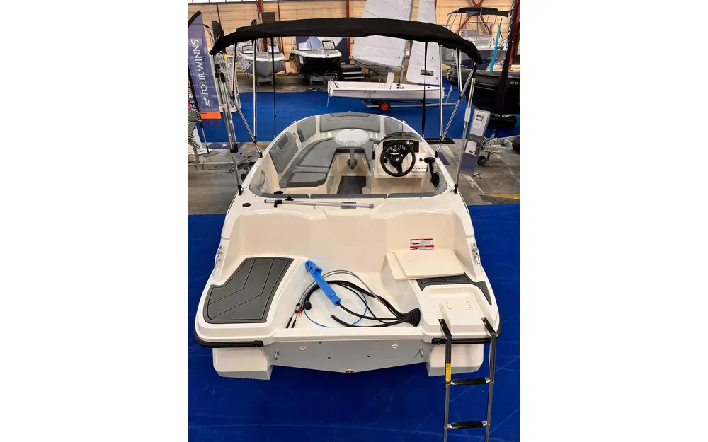 slider 3 Bayliner Element M15