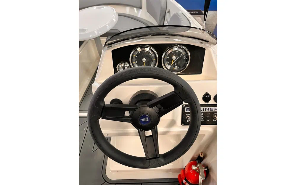 slider 7 Bayliner Element M15