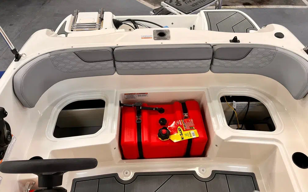 slider 10 Bayliner Element M15