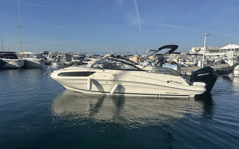slider 0 Bayliner VR5 Cuddy OB