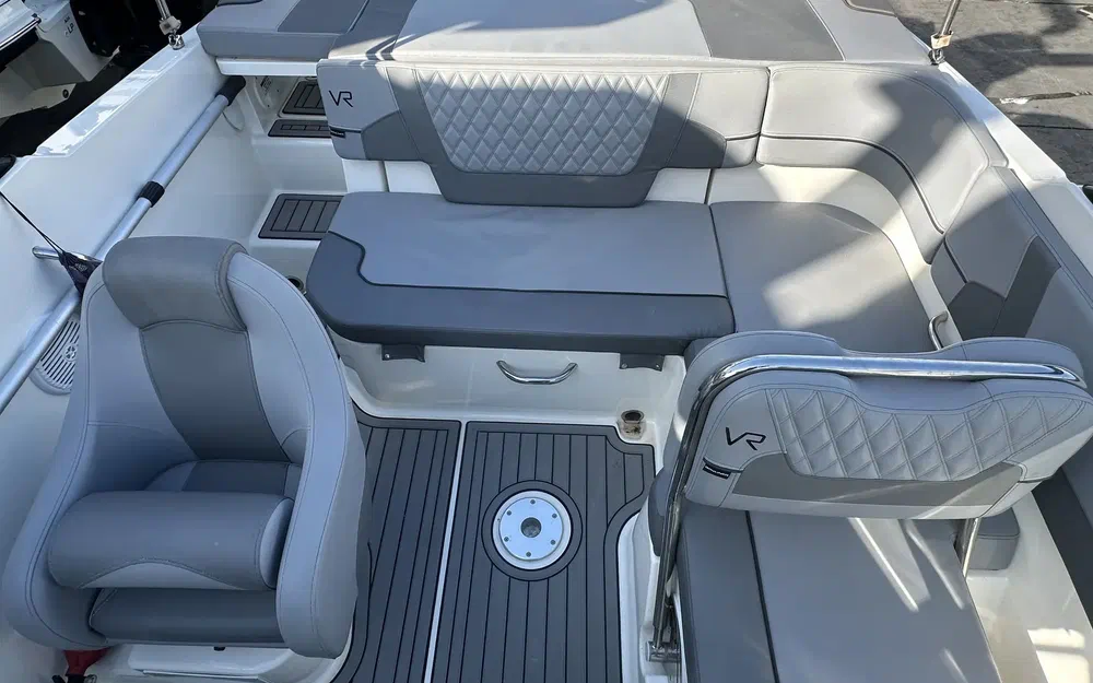 slider 1 Bayliner VR5 Cuddy OB