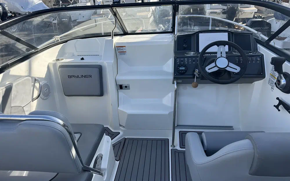 slider 3 Bayliner VR5 Cuddy OB