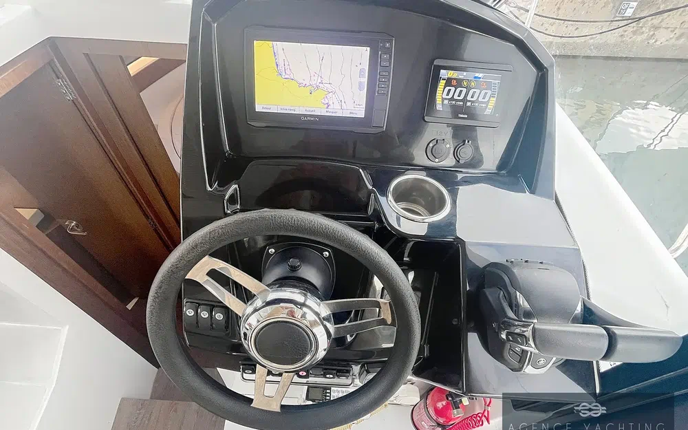 slider 9 Jeanneau Merry Fisher 895