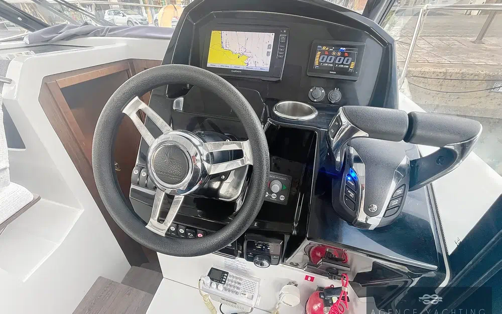 slider 10 Jeanneau Merry Fisher 895