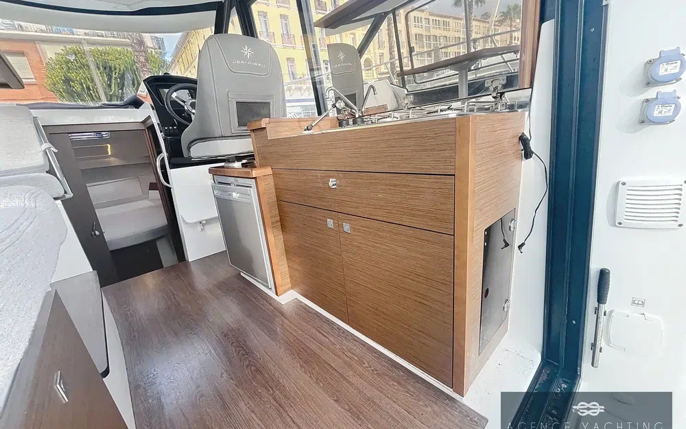 slider 27 Jeanneau Merry Fisher 895