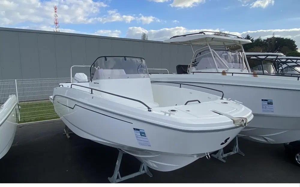 slider 1 Beneteau Flyer 8 SPACEdeck V2