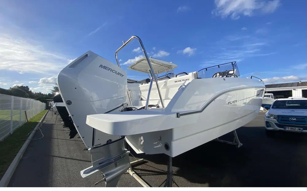 slider 2 Beneteau Flyer 8 SPACEdeck V2