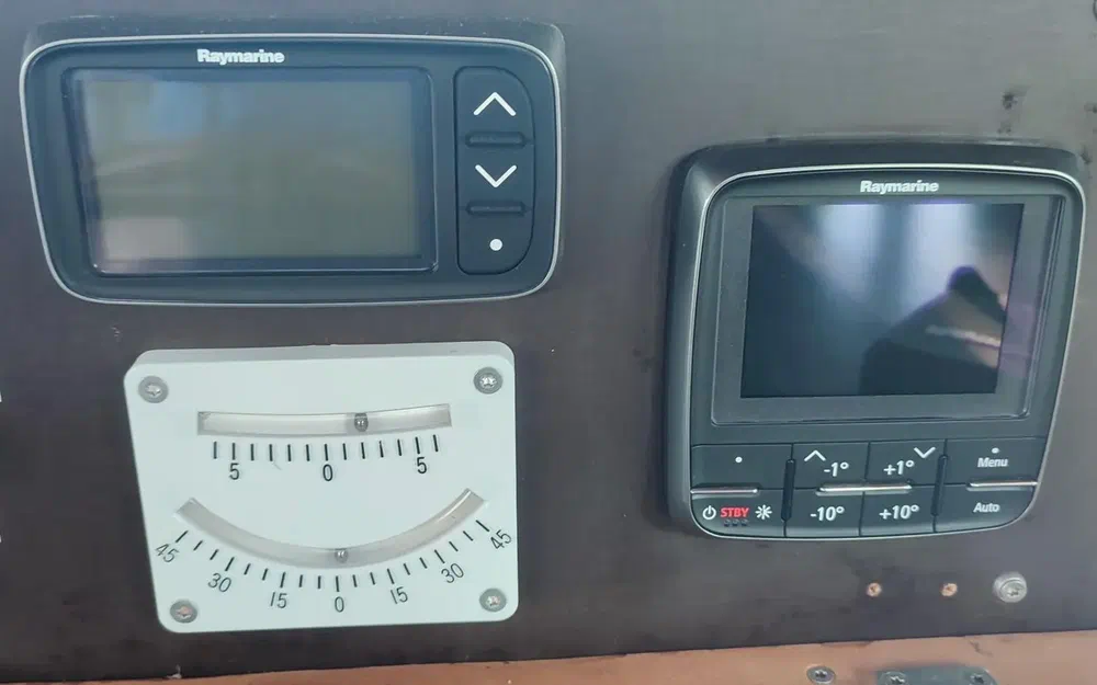 slider 31 IDEC Marine Concerto 51