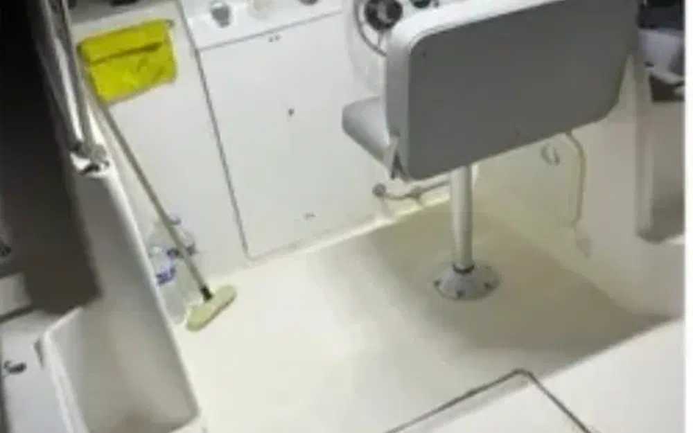 slider 11 Selva F5.5 Cabin