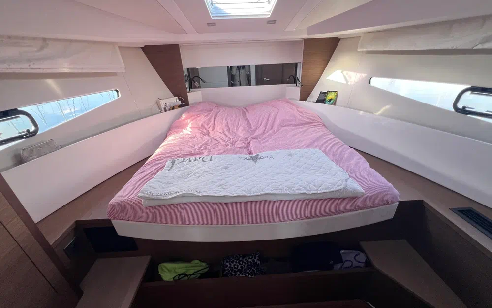 slider 8 Jeanneau Leader 40