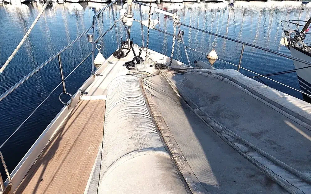 slider 17 Amel Maramu