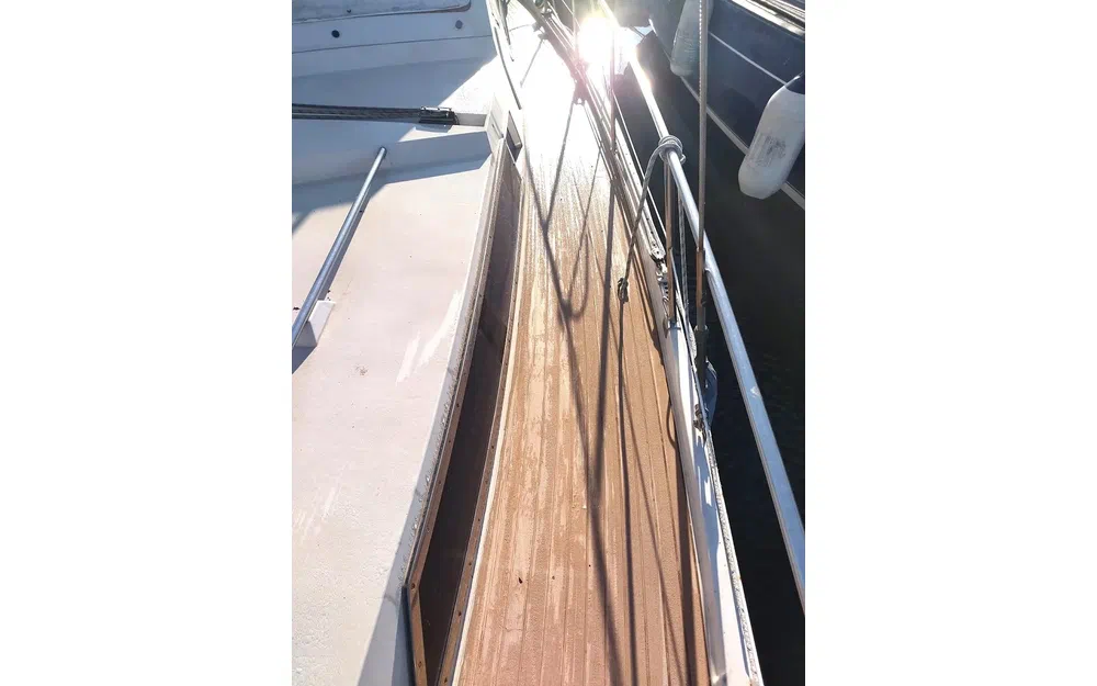 slider 23 Amel Maramu