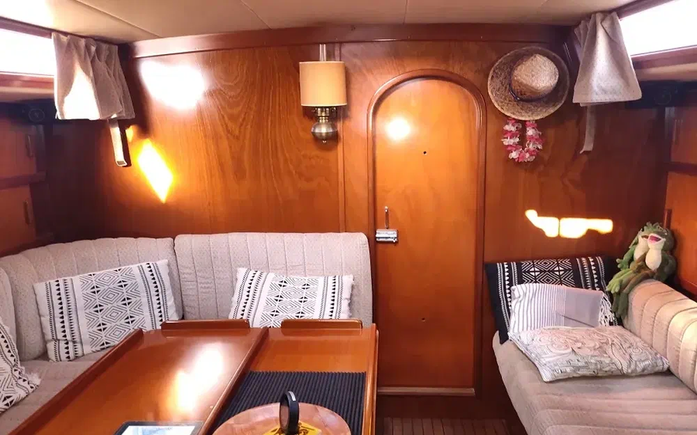 slider 33 Amel Maramu