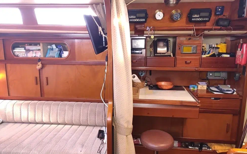 slider 37 Amel Maramu