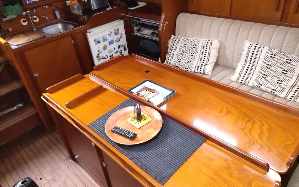 slider 41 Amel Maramu