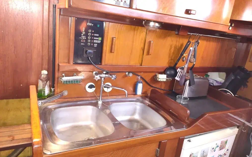 slider 49 Amel Maramu