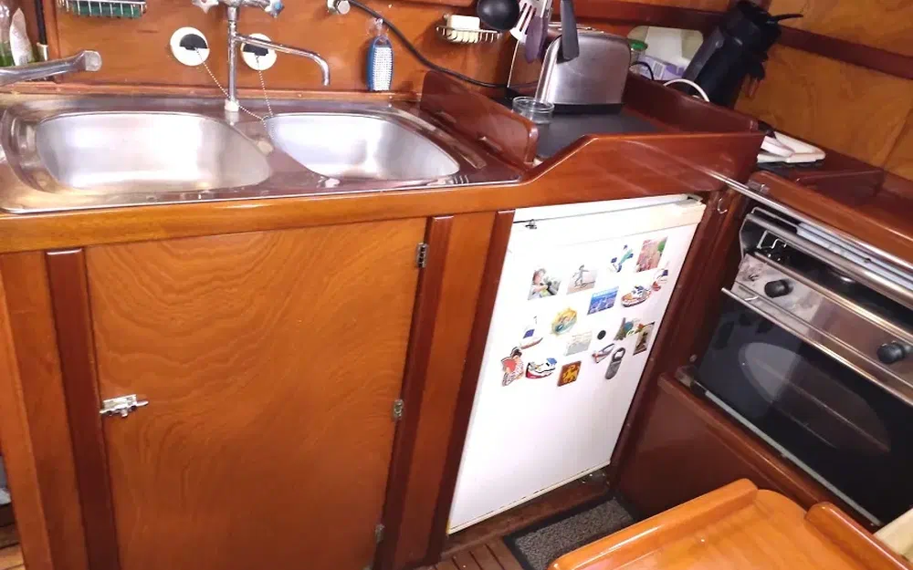 slider 51 Amel Maramu