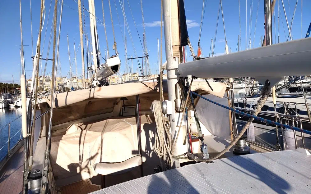 slider 5 Amel Maramu