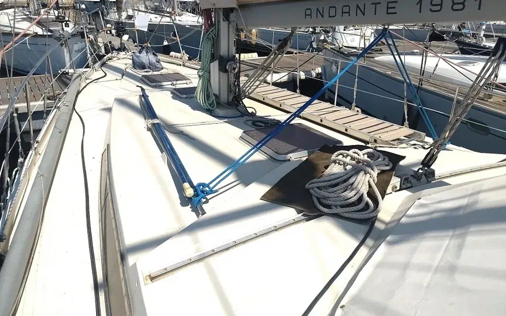 slider 27 Amel Maramu