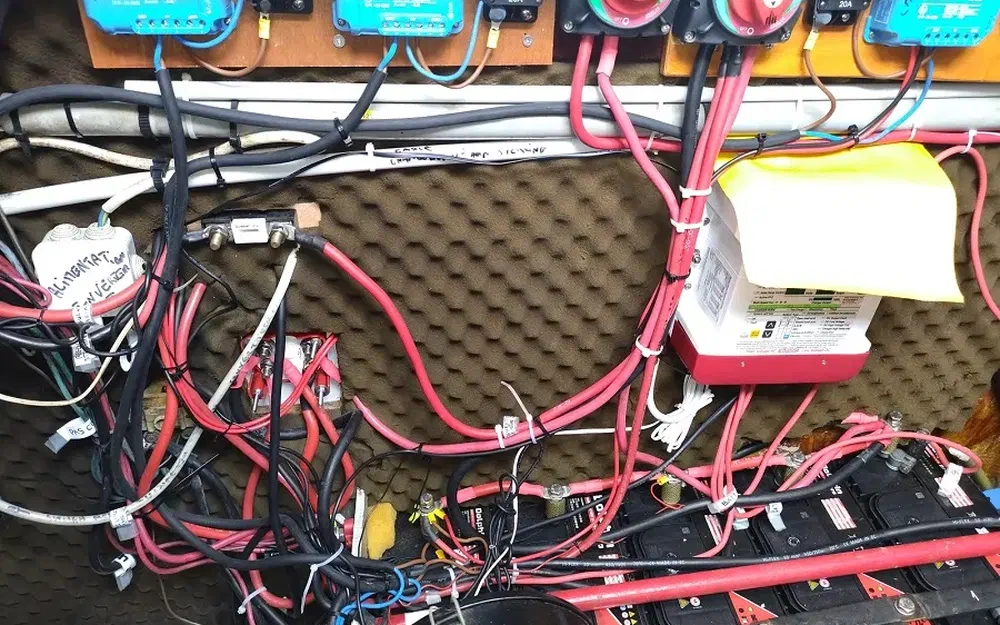 slider 83 Amel Maramu