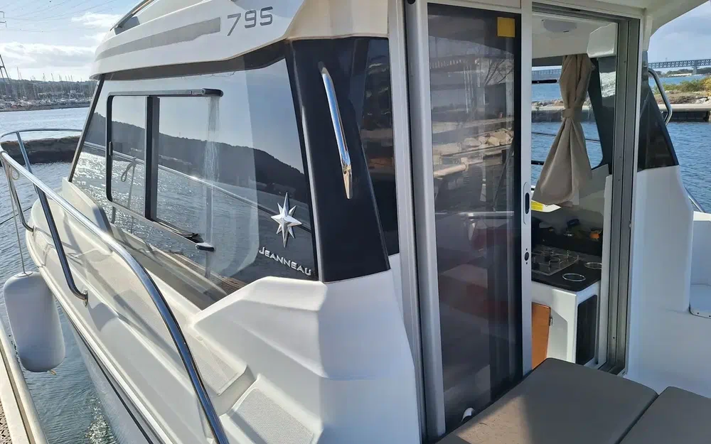 slider 9 Jeanneau Merry Fisher 795