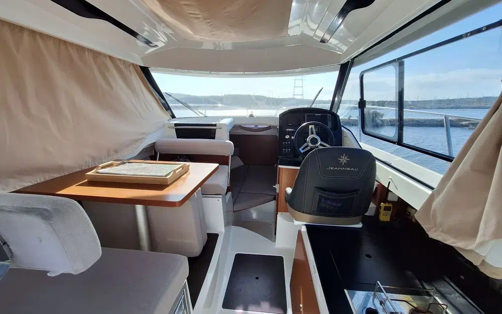 slider 3 Jeanneau Merry Fisher 795