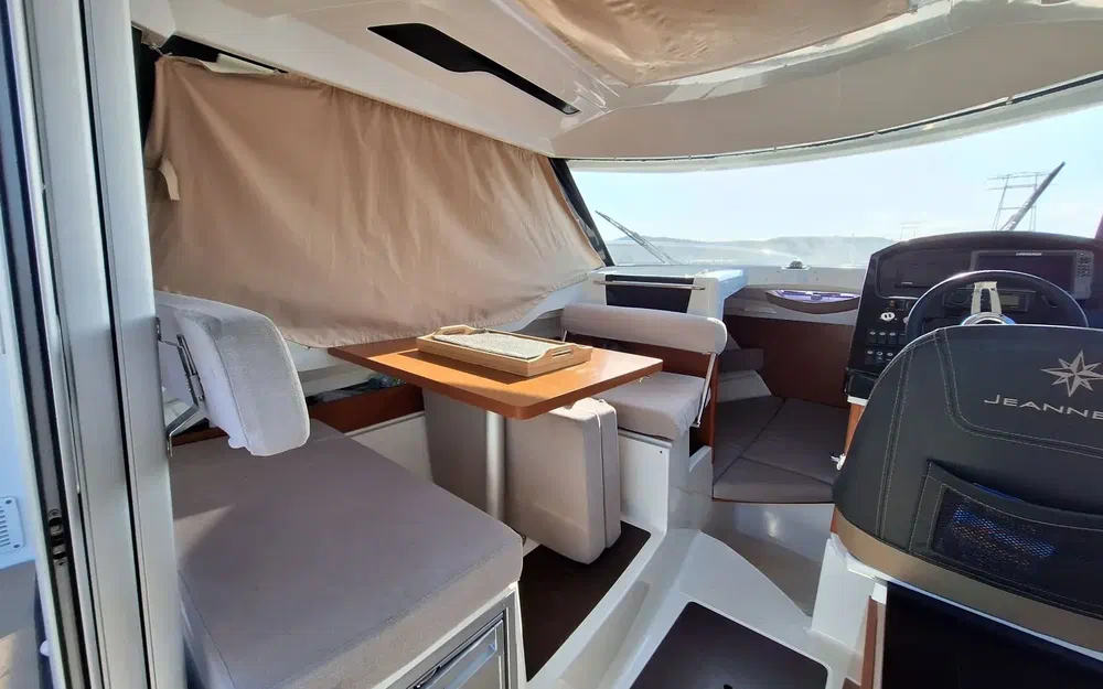 slider 6 Jeanneau Merry Fisher 795