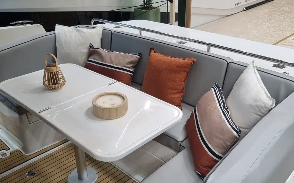 slider 5 Delphia 11 Fly Lounge