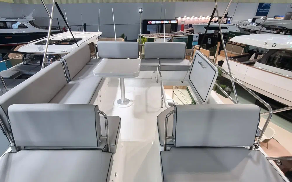 slider 11 Delphia 11 Fly Lounge