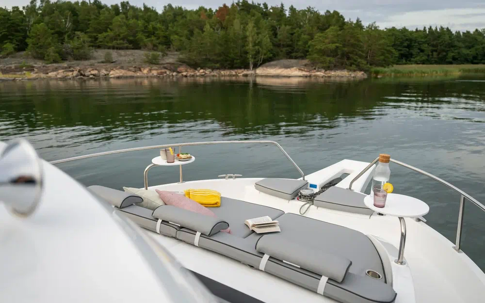 slider 8 Delphia 11 Fly Lounge