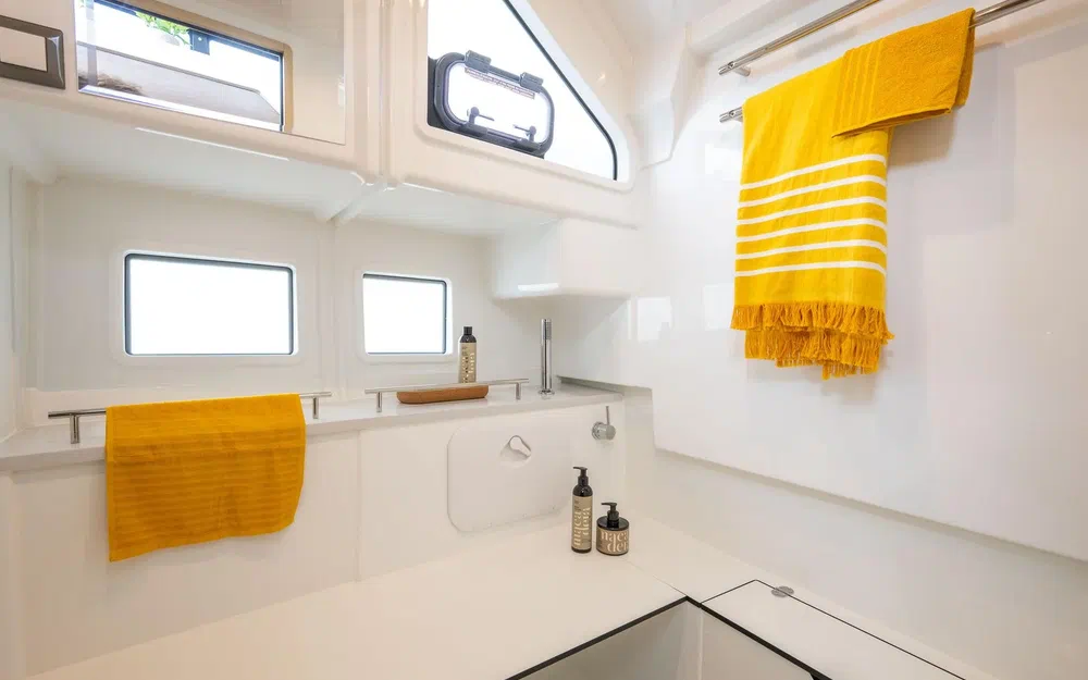 slider 21 Delphia 11 Fly Lounge